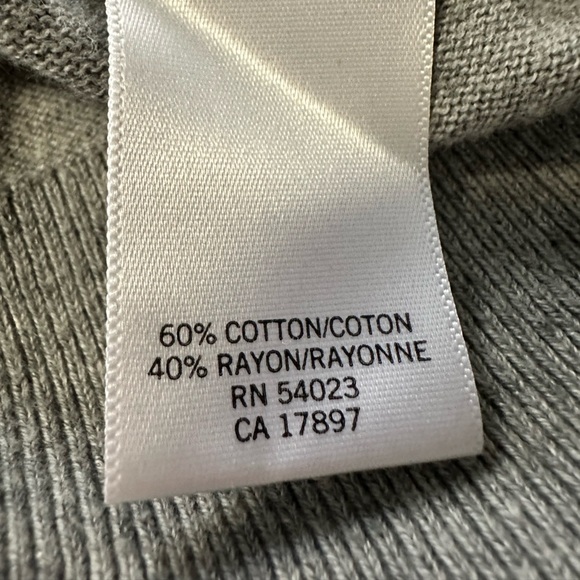 Banana Republic Gray Sweater 3/4 sleeve,with Button Detail on shoulders Sz M - Picture 9 of 10